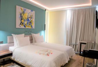 NJ Hotel Rabat allows 18 year olds to book a room