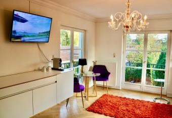 Villa am Steinhuder Meer Superior DZ-Azur- mit kl Pantry K  che, Garten, WLAN allows 18 year olds to book a room