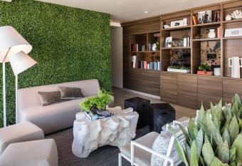 The Dylan Hotel at SFO has Balcony rooms