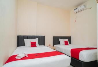 RedDoorz near Terminal Arjosari 2 allows 18 year olds to book a room