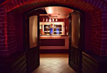 Gertrude bath for party s and other with 2 bedrooms has Smoking rooms