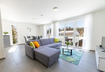 Braviscasa - Ferienresidenz B  renhof Titisee allows 18 year olds to book a room