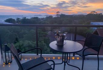 Beachfront Executive Studio has Balcony rooms