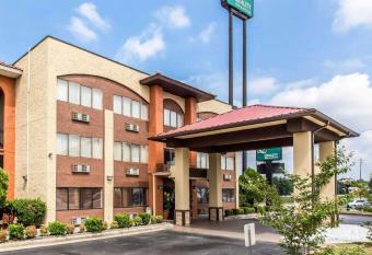 Quality Inn and Suites Morrow Atlanta South has Smoking rooms