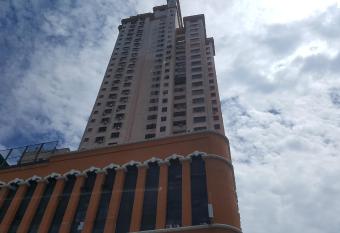 CMK GUESTHOUSE KONDOMINIUM KOTA SRI MUTIARA# FREE Netflix has rooms with a private hot tub