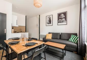 Cosy appartement proche gares #2 allows 18 year olds to book a room