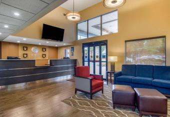 Comfort Inn Sandy Springs - Perimeter has Balcony rooms