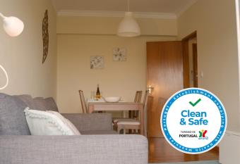 B Apartamentos has Balcony rooms