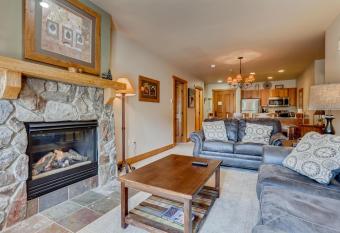 Premier Red Hawk Lodge 2 Br-Walk To Slopes-Kids Ski Free Condo has Balcony rooms