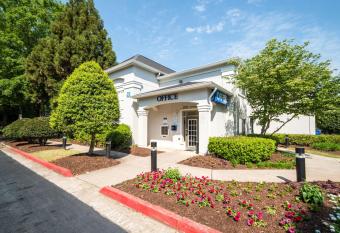 Studio 6 Duluth, Ga - Atlanta Gwinnett Place allows 18 year olds to book a room