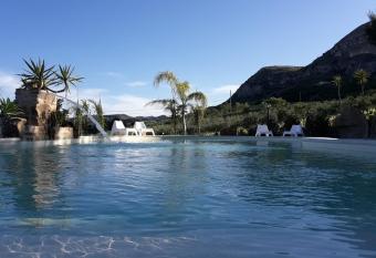 La Suite Di Segesta allows 18 year olds to book a room