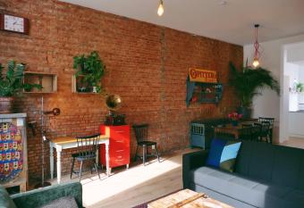 130sqm appartment with 20sqm terras and free parking allows 18 year olds to book a room