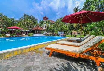 OYO 2184 Nan Berlian Inn allows 18 year olds to book a room