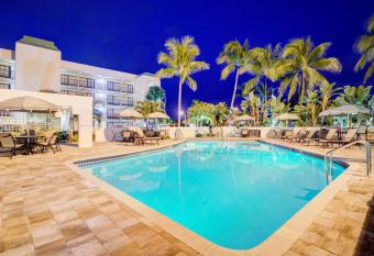 Boca Plaza has Balcony rooms