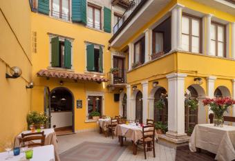 Locanda Al Centrale allows 18 year olds to book a room