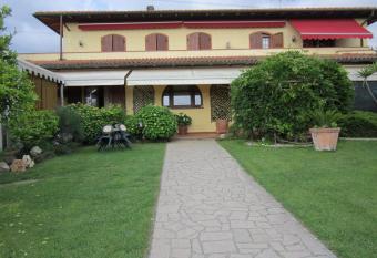 La Casa Gialla has Balcony rooms
