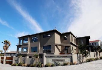 C  la Vie Luxury Accommodation allows 18 year olds to book a room