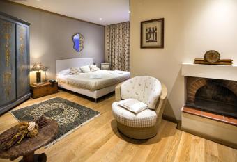 Umbriaverde Sporting & Resort has rooms with a private hot tub