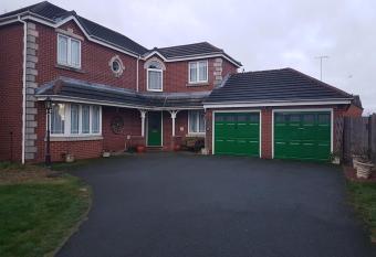 the brier house allows 18 year olds to book a room