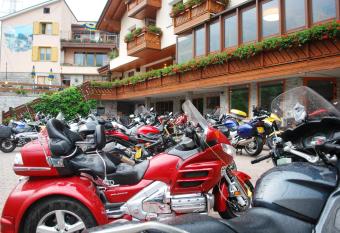 Alps Oriental Wellness HOTEL allows 18 year olds to book a room