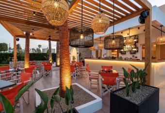 Cirillo Family Hotel-Christinas Studios has Balcony rooms