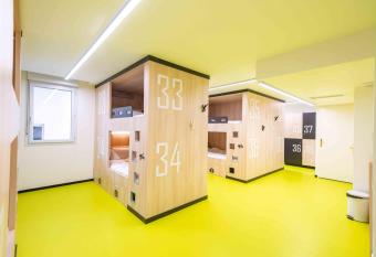Hostel Le H  b Grenoble allows 18 year olds to book a room