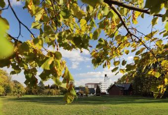 Ml  n Vodn  ka Sl  my - Penzion allows 18 year olds to book a room