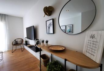 AZ El Balc  n de Torre Nueva III allows 18 year olds to book a room