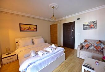 Sunshine Taksim Suite allows 18 year olds to book a room