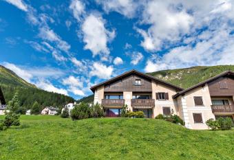 Chesa Panorama B - La Punt allows 18 year olds to book a room