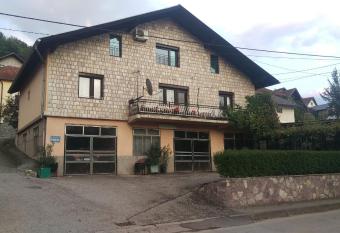 Preno  i  te Dika has Smoking rooms