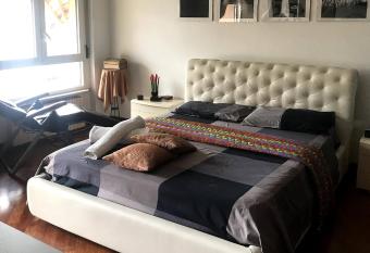 B&B Stanze Lussuose allows 18 year olds to book a room