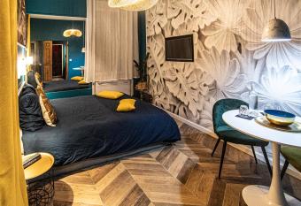 Le Hammam du Panier allows 18 year olds to book a room