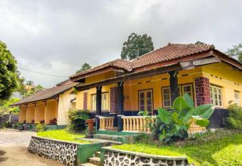 Nguntara Gati allows 18 year olds to book a room