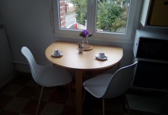 pourquoi pas allows 18 year olds to book a room