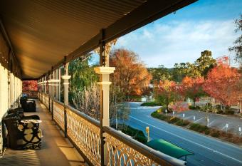 The Stirling Hotel has Balcony rooms