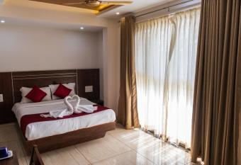 D  Manor Service Apartment allows 18 year olds to book a room