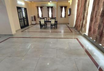 ICTC Exclusive Guest House has Balcony rooms