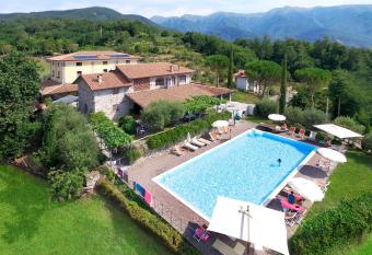 Giunasco has Balcony rooms