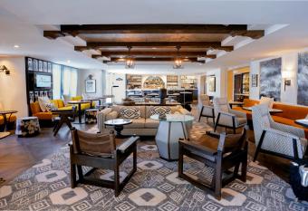 Hotel Amarano Burbank-Hollywood has Balcony rooms