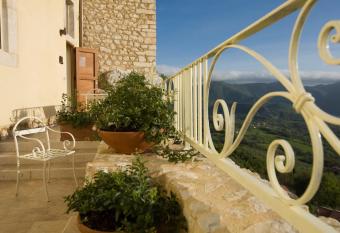 Albergo Diffuso Sotto Le Stelle allows 18 year olds to book a room