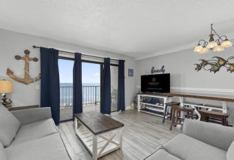 The Summit 728 has rooms with a private hot tub