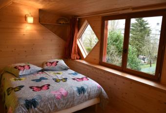 la maison aux jardins has Balcony rooms