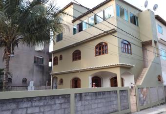 Apartamento de 2 quartos allows 18 year olds to book a room