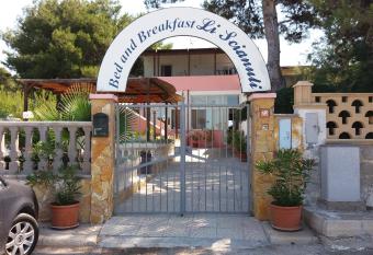 Bed And Breakfast Li Scianuli allows 18 year olds to book a room