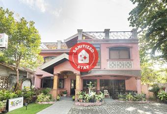 RedDoorz at Coco Grove Tourist Inn allows 18 year olds to book a room