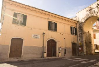 A Casa Di allows 18 year olds to book a room