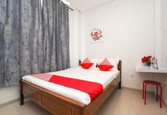 OYO Flagship 318 K1 UPN Rungkut Madya allows 18 year olds to book a room