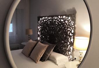 La Parada de Echegaray has Balcony rooms