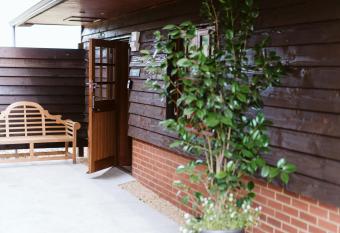 The Apple Rooms - Houghton Lodge has Balcony rooms